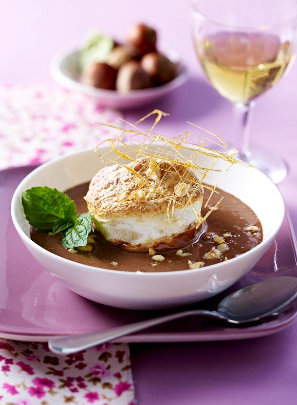 Ile flottante au chocolat et noisettes caramélisées Rezept