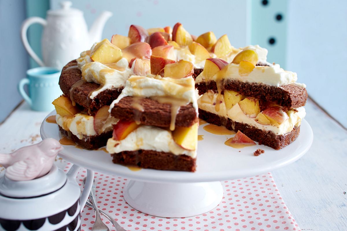 Schokoladenkuchen mit Pfirsichen und Marshmallowcreme Rezept