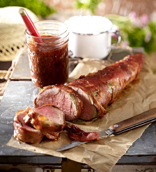 Schweinefilet im Salbei-Schinkenmantel dazu Pflaumenmus-Dip Rezept Schweinefilet im Salbei-Schinkenmantel dazu Pflaumenmus-Dip Rezept