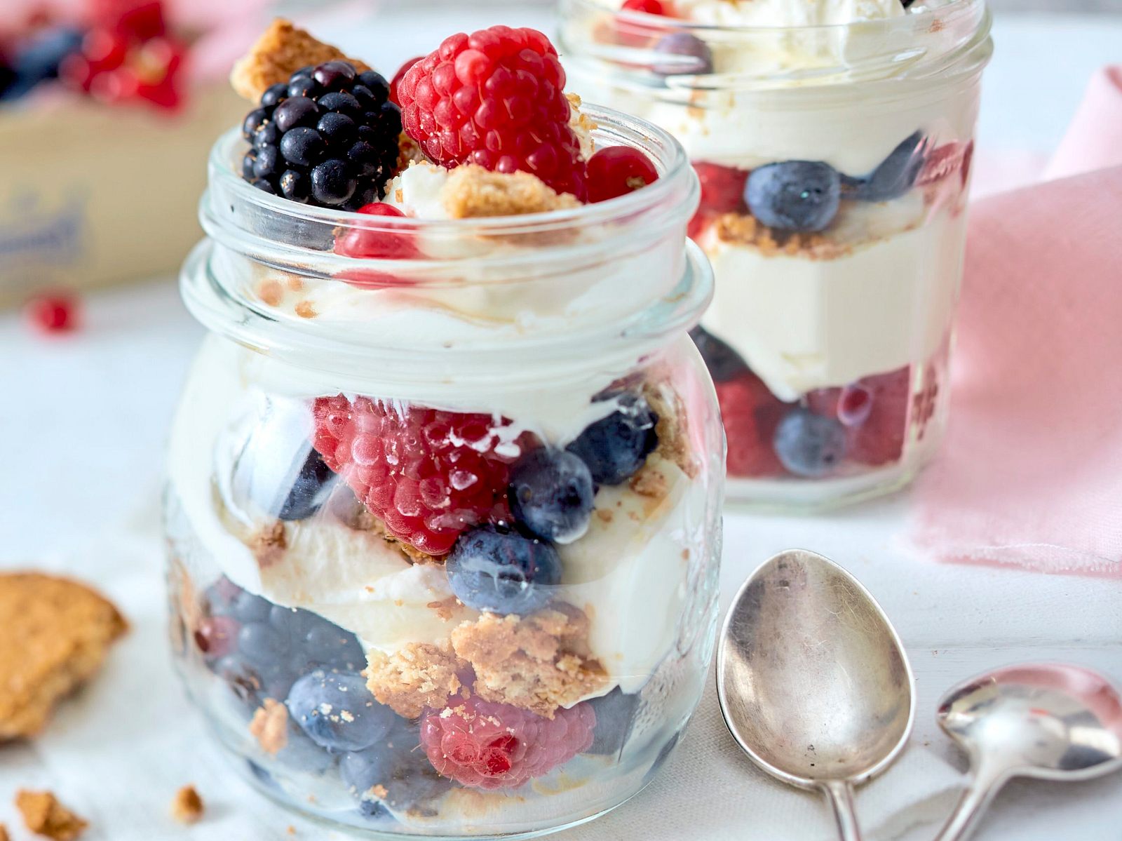 Berry-Cheesecake im Glas Rezept | LECKER Berry-Cheesecake im Glas Rezept | LECKER