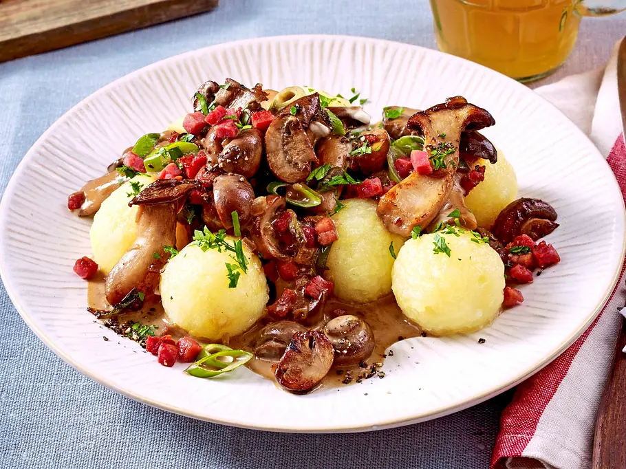 Pilzragout zu Kartoffelklößen Rezept Pilzragout zu Kartoffelklößen Rezept