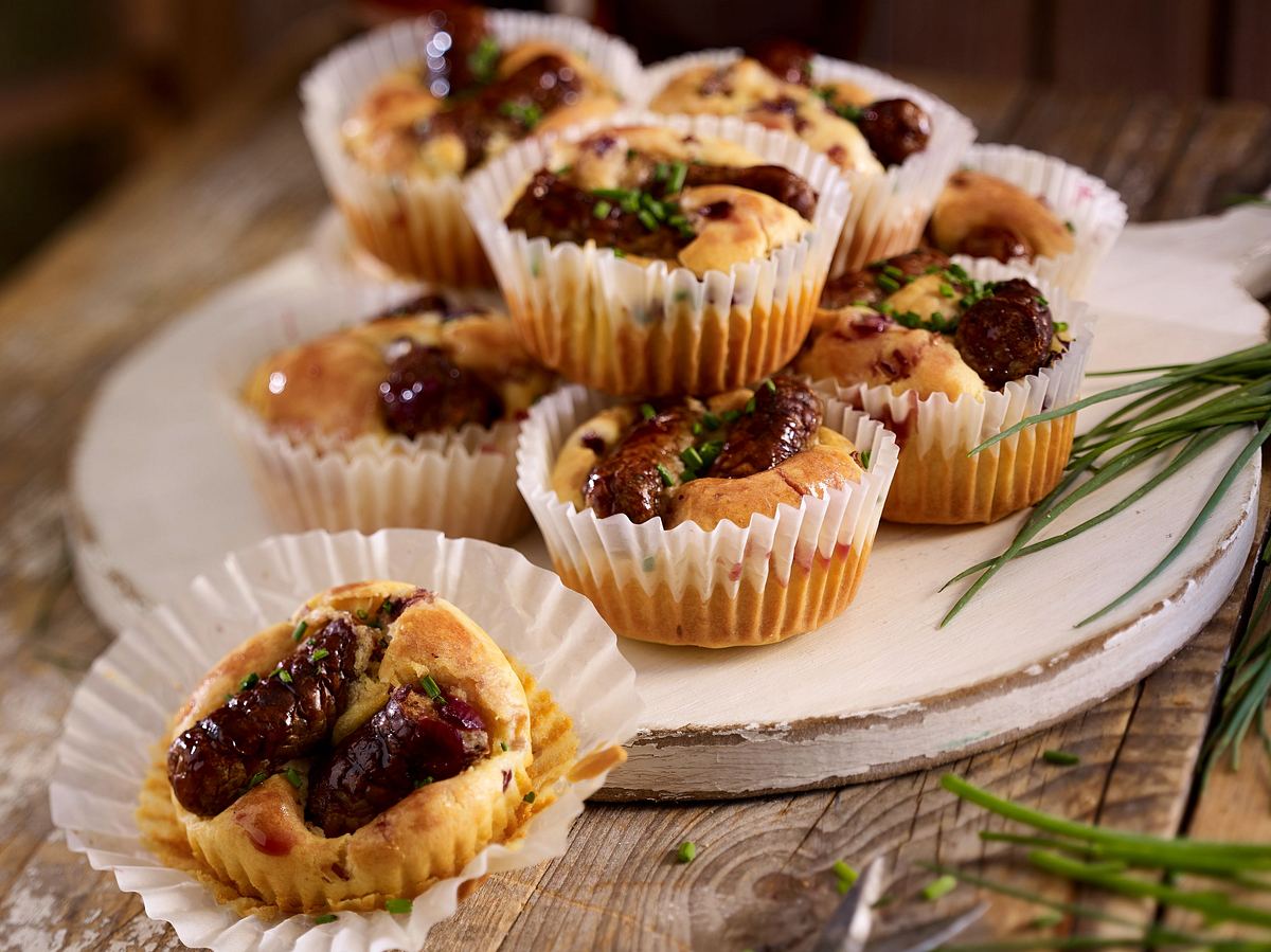  Herzhafte Muffins à la Würstchen im Schlafrock