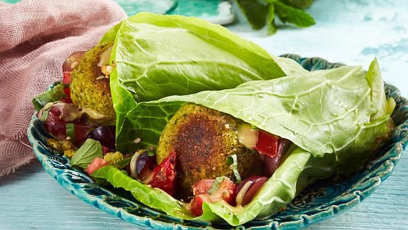 Falafel-Kräuter-Wraps mit Cashew-Dip Rezept - Foto: House of Food / Bauer Food Experts KG