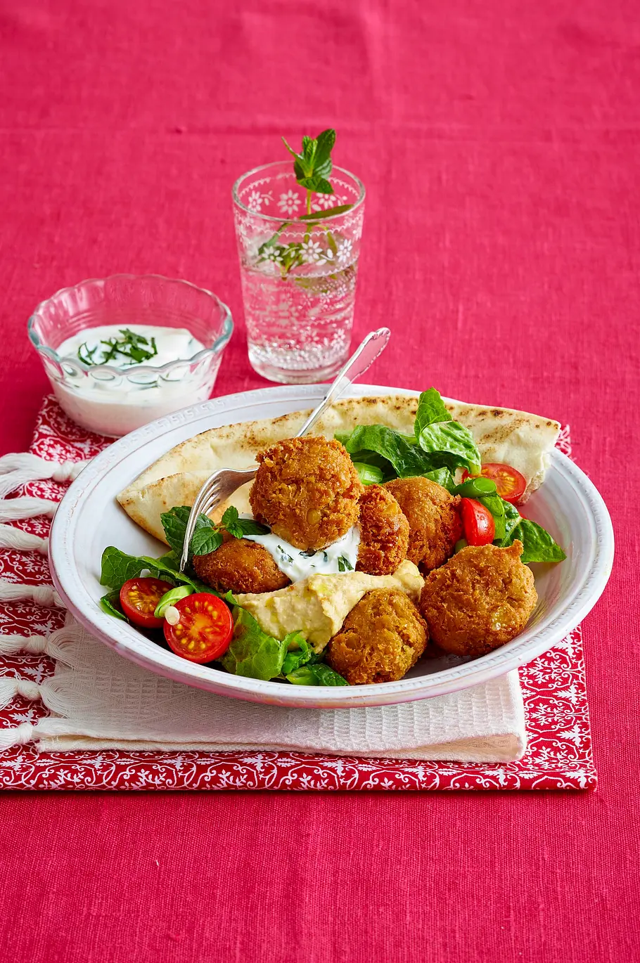 Falafel mit Hummus und Salat Rezept Falafel mit Hummus und Salat Rezept