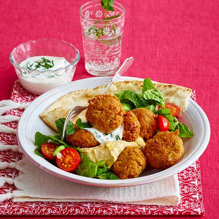 Falafel mit Hummus und Salat Rezept Falafel mit Hummus und Salat Rezept