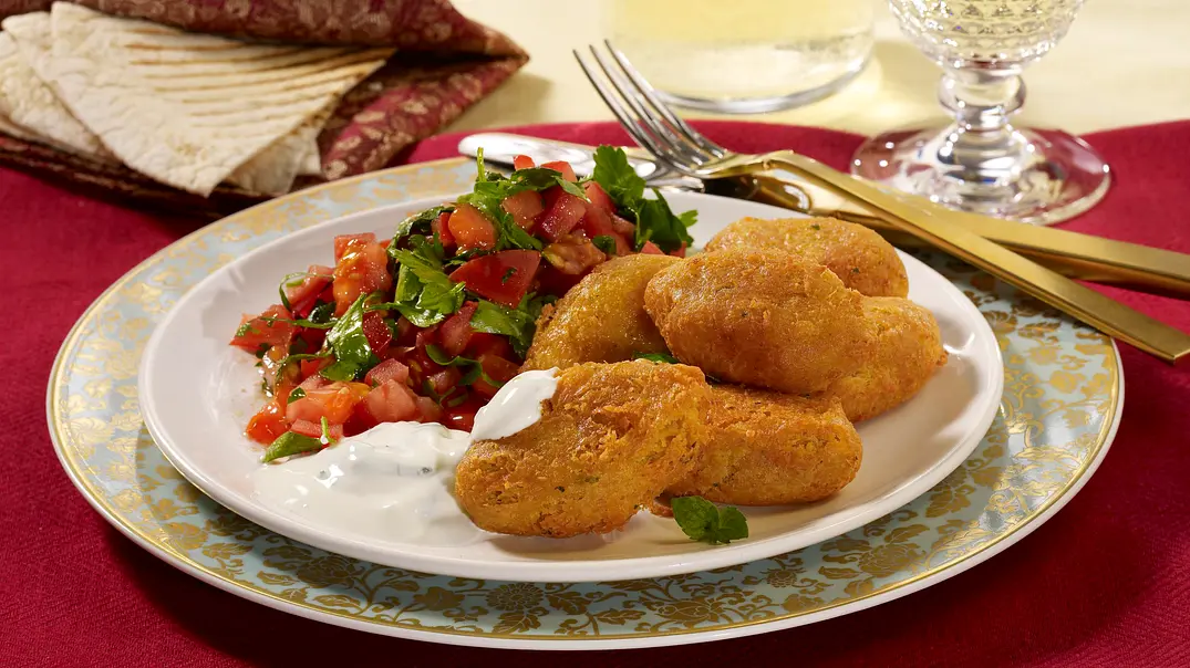 Falafel mit Minze-Joghurt und Petersilien-Salat Rezept - Foto: LECKER @ Bauer Media Group
