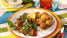 Falafel mit Petersiliensalat und Joghurt-Minz-Dressing Rezept - Foto: House of Food / Bauer Food Experts KG