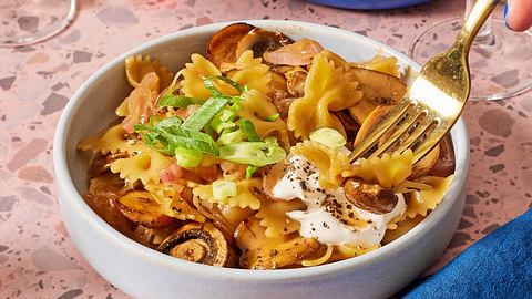 Farfalle Cipolle e funghi Rezept - Foto: House of Food / Bauer Food Experts KG