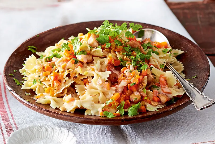 Farfalle mit Möhren-Hähnchen-Sugo Farfalle mit Möhren-Hähnchen-Sugo