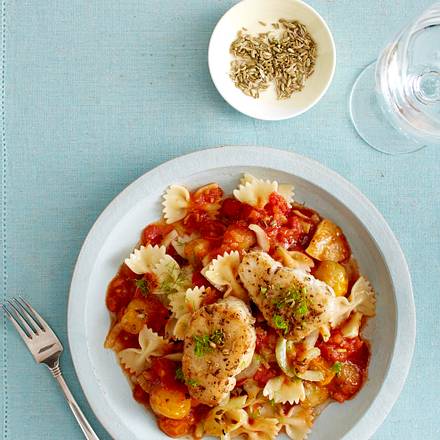 Farfalle mit Tomatenragout und Kabeljaumedaillons Rezept