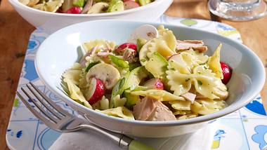 Farfalle-Thunfisch-Salat mit Avocado Rezept - Foto: House of Food / Bauer Food Experts KG