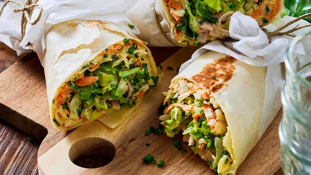 Farmers Wrap zum Unterwegs-Essen Rezept - Foto: LECKER @ Bauer Media Group Farmers Wrap zum Unterwegs-Essen Rezept - Foto: LECKER @ Bauer Media Group