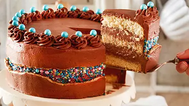 Das große Promibacken: Schoko-Fault-Line-Cake - Foto: LECKER @ Bauer Media Group