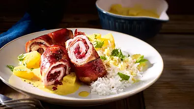 Feierabend-Puten­rouladen mit Ananassoße Rezept - Foto: LECKER @ Bauer Media Group