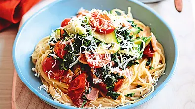 Feierabend-Spaghetti mit Gemüsebelohnung Rezept - Foto: LECKER @ Bauer Media Group