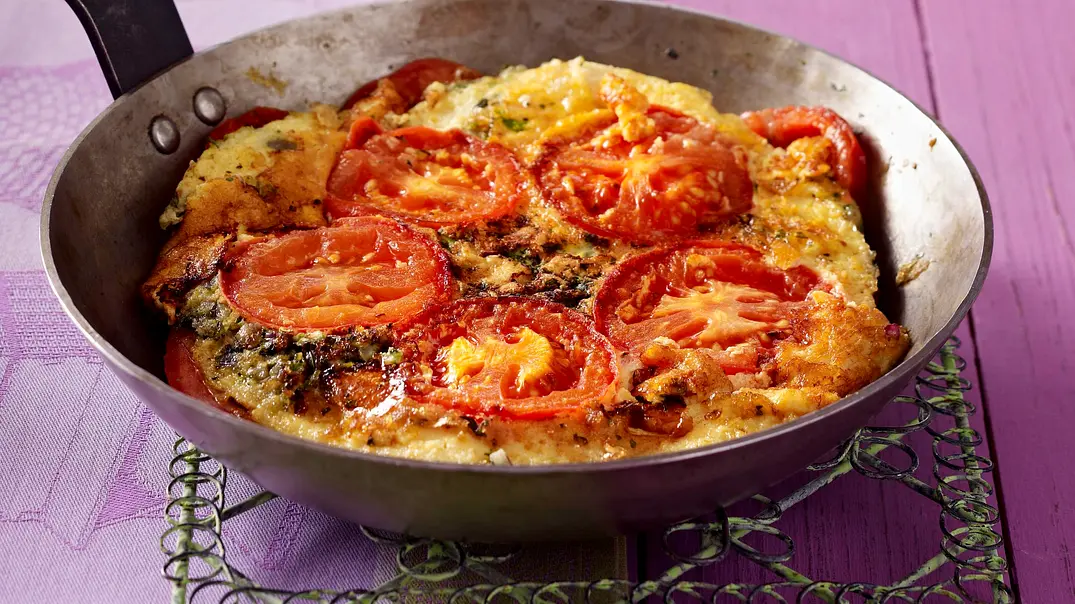 Feierabend-Tomatenfrittata für Zwei Rezept - Foto: LECKER @ Bauer Media Group Feierabend-Tomatenfrittata für Zwei Rezept - Foto: LECKER @ Bauer Media Group