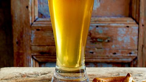 Umfrage: Deutsche lieben ihr Feierabendbier