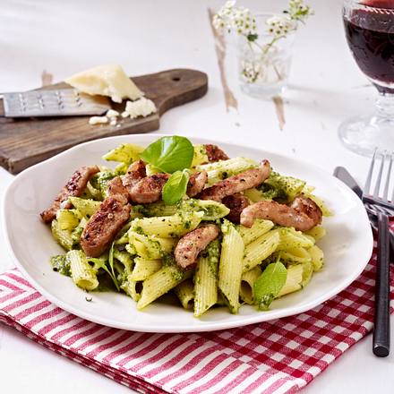 Feierabendpenne mit Pesto und Salsicce Rezept Feierabendpenne mit Pesto und Salsicce Rezept