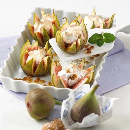 Feigenkrönchen mit Amarettini-Baiser Rezept Feigenkrönchen mit Amarettini-Baiser Rezept