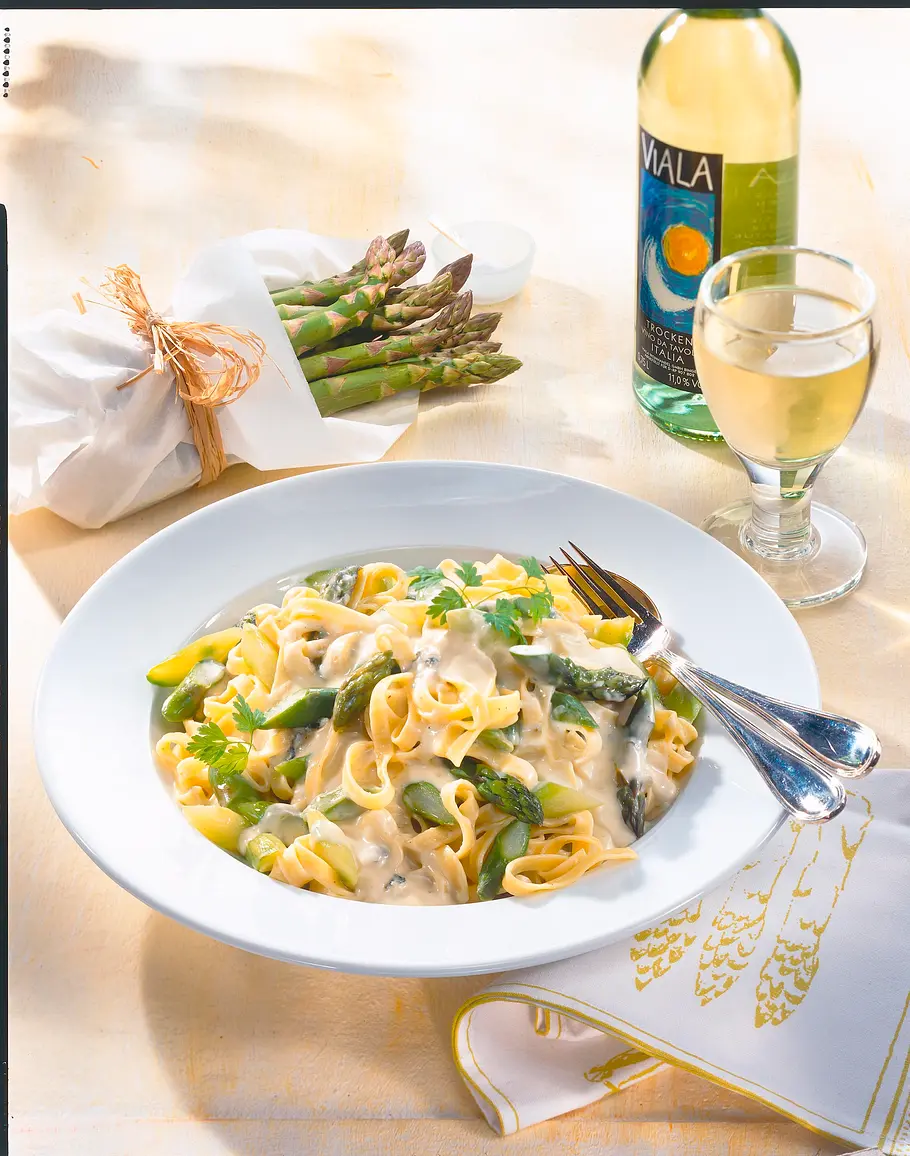 Feine Bandnudeln mit Gorgonzola-Sahne und Spargel Rezept