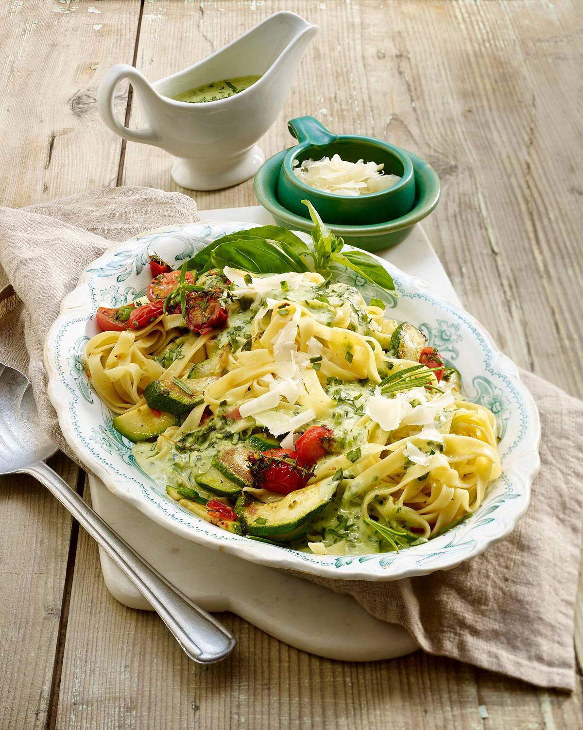 Feine Bandnudeln mit Kräutersahne Rezept