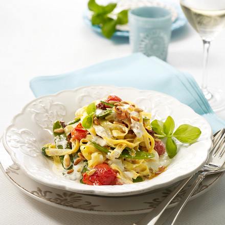 Feine Bandnudeln mit Ricottasoße Rezept Feine Bandnudeln mit Ricottasoße Rezept