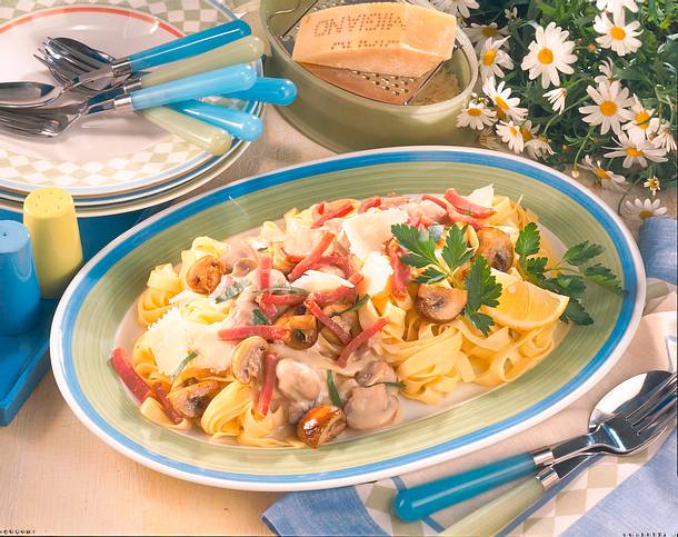 Feine Bandnudeln mit Sahne Pilzsoße Rezept