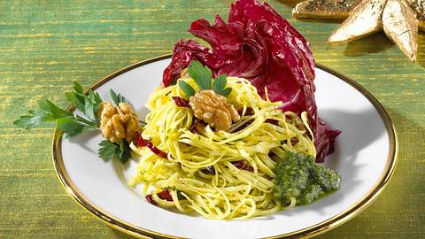 Feine Bandnudeln mit Walnusspesto Rezept - Foto: House of Food / Bauer Food Experts KG