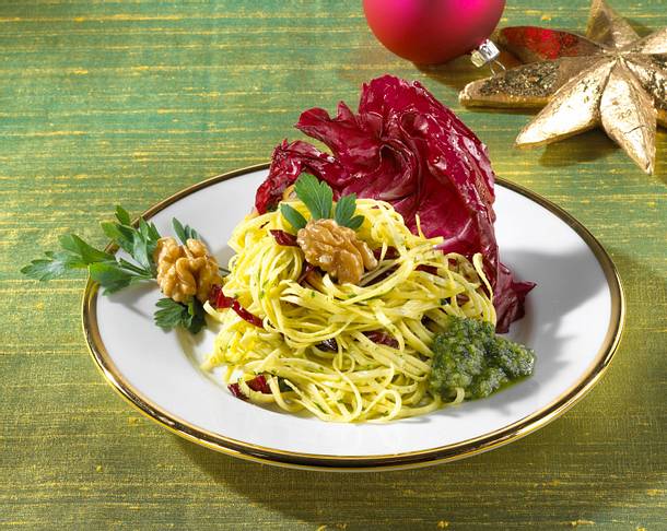 Feine Bandnudeln mit Walnusspesto Rezept Feine Bandnudeln mit Walnusspesto Rezept