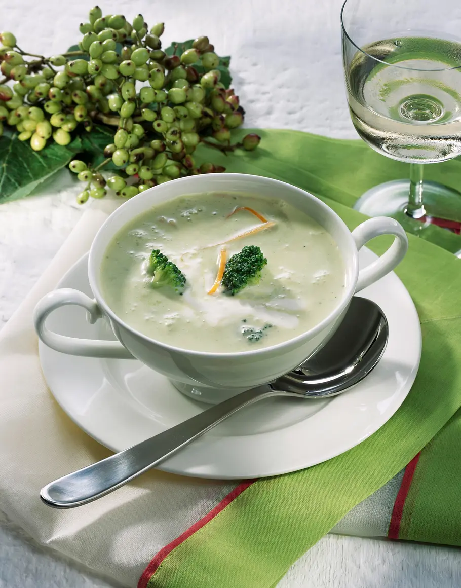 Feine Broccoli-Creme-Suppe mit Möhren Rezept Feine Broccoli-Creme-Suppe mit Möhren Rezept