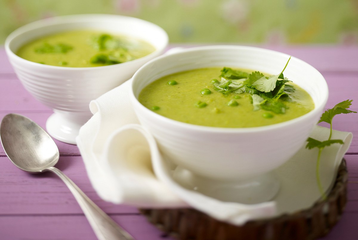 Feine Erbsensuppe mit Koriander Rezept