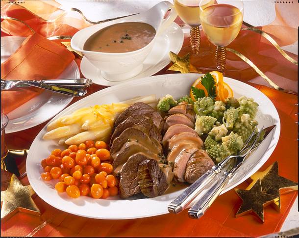 Feine Filetplatte mit buntem Gemüse und Kroketten Rezept Feine Filetplatte mit buntem Gemüse und Kroketten Rezept
