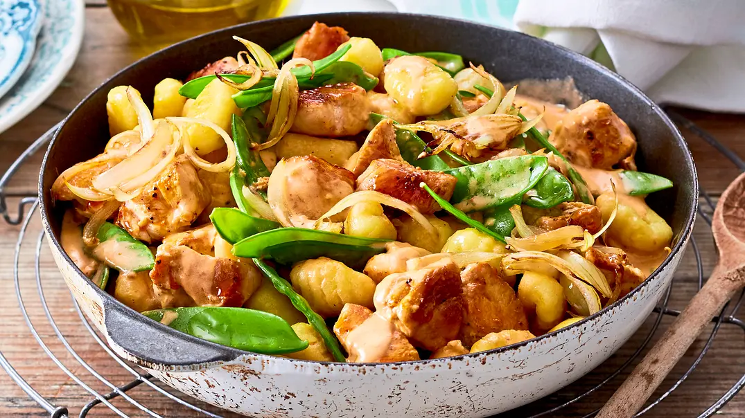 Feine Gnocchi-Geflügel-Pfanne Rezept - Foto: LECKER @ Bauer Media Group Feine Gnocchi-Geflügel-Pfanne Rezept - Foto: LECKER @ Bauer Media Group