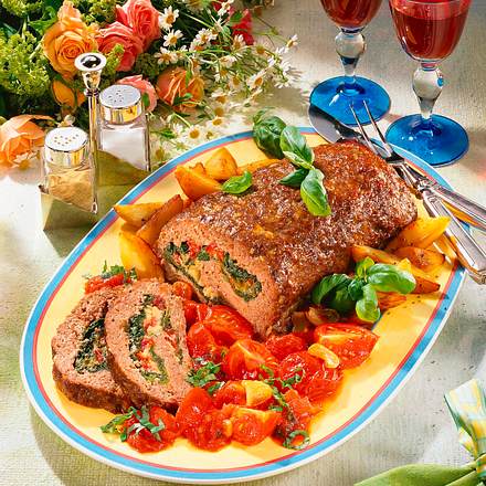 Feine Hackrolle mit Tomatengemüse Rezept Feine Hackrolle mit Tomatengemüse Rezept