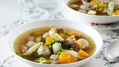 Feine Hochzeitssuppe Rezept - Foto: LECKER @ Bauer Media Group