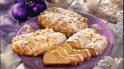 Feine kleine Mandelstollen Rezept - Foto: LECKER @ Bauer Media Group