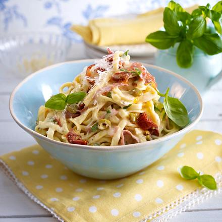 Feine Nudeln in Schinken-Sahnesoße Rezept Feine Nudeln in Schinken-Sahnesoße Rezept