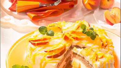 Feine Pfirsich-Cremetorte Rezept - Foto: LECKER @ Bauer Media Group