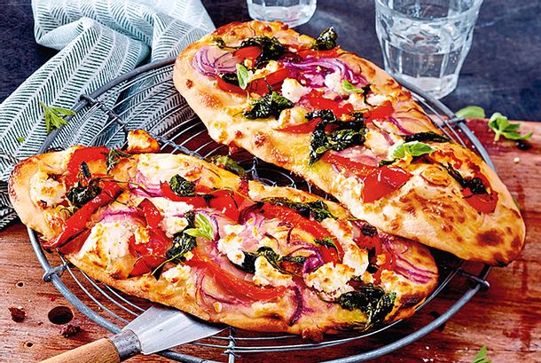 Feine Pizzafladen mit Feta Rezept Feine Pizzafladen mit Feta Rezept