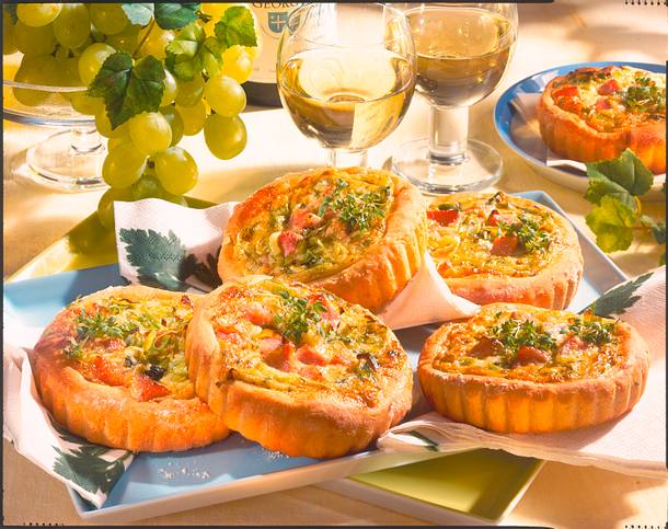Feine Porree-Kräuter-Küchlein mit Kasseler Rezept Feine Porree-Kräuter-Küchlein mit Kasseler Rezept