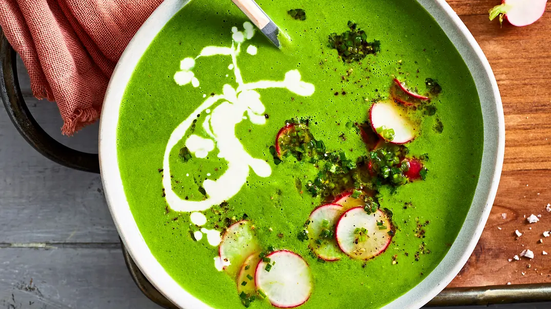 Feine Salat-Kokos-Suppe mit Radieschen Rezept - Foto: LECKER @ Bauer Media Group Feine Salat-Kokos-Suppe mit Radieschen Rezept - Foto: LECKER @ Bauer Media Group