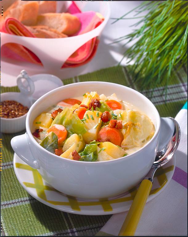 Feine Spitzkohl-Kartoffel-Suppe