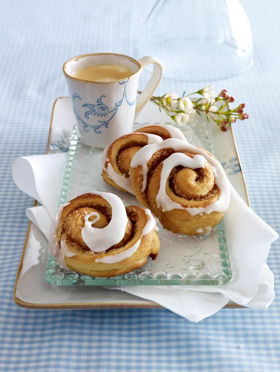 Feine Zimtrollen mit Zuckerguss Rezept Feine Zimtrollen mit Zuckerguss Rezept