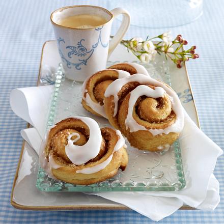 Feine Zimtrollen mit Zuckerguss Rezept Feine Zimtrollen mit Zuckerguss Rezept