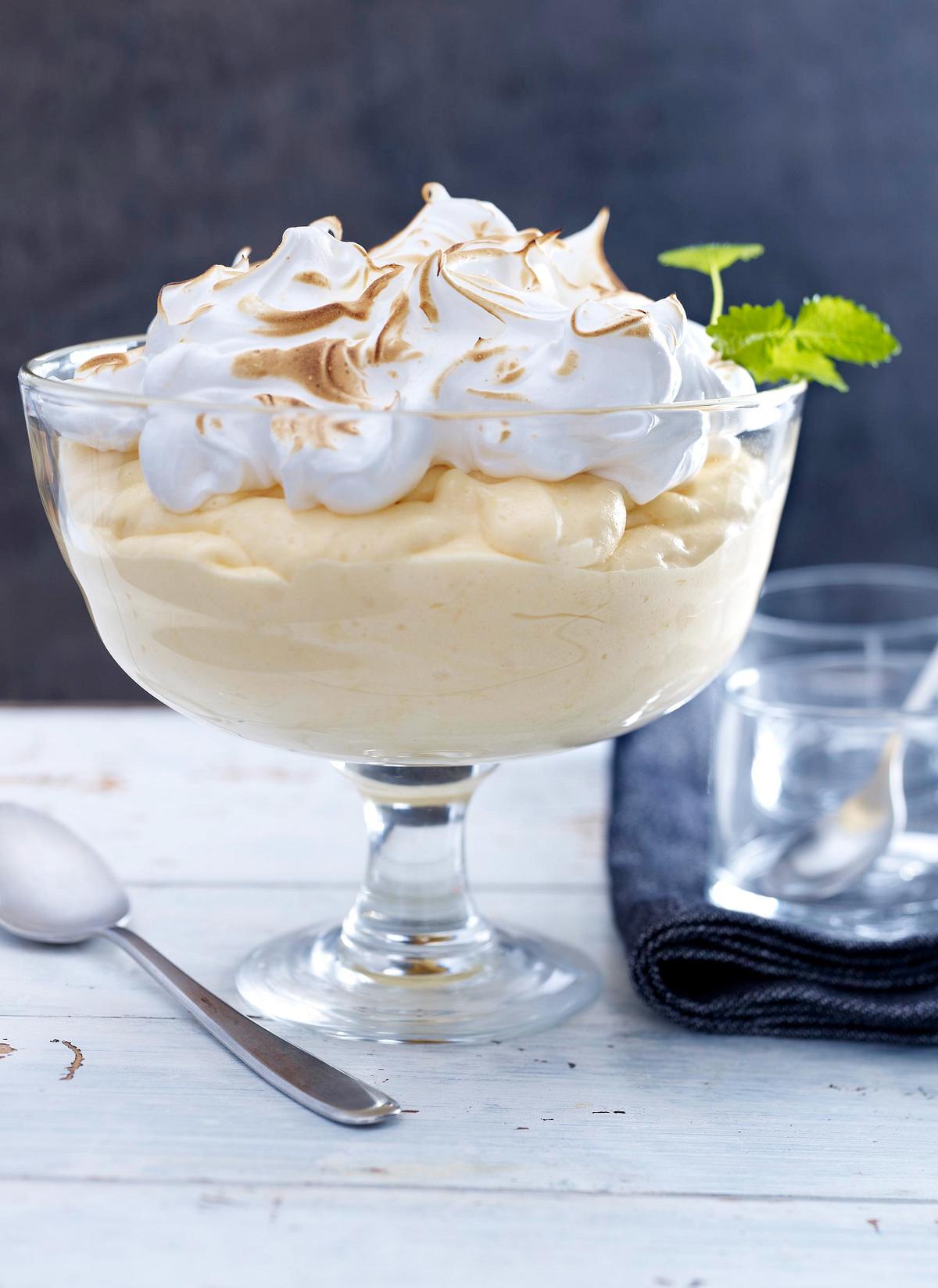 Feine Zitronencreme mit geflämmtem Baiser Rezept