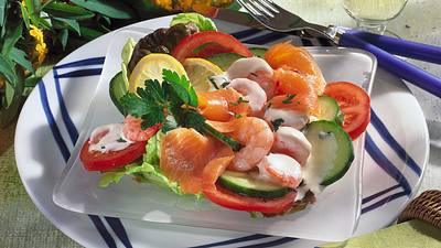 Feiner Garnelen-Lachs-Teller Rezept - Foto: House of Food / Bauer Food Experts KG