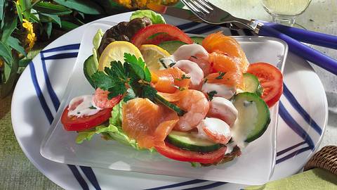 Feiner Garnelen-Lachs-Teller Rezept - Foto: House of Food / Bauer Food Experts KG