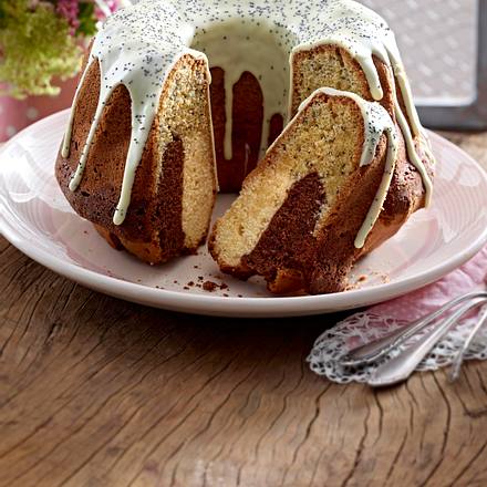 Feiner Gugelhupf mit Mohn und Marzipan Rezept Feiner Gugelhupf mit Mohn und Marzipan Rezept