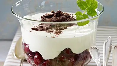 Feiner Kirsch-Schwarzwaldbecher Rezept - Foto: LECKER @ Bauer Media Group
