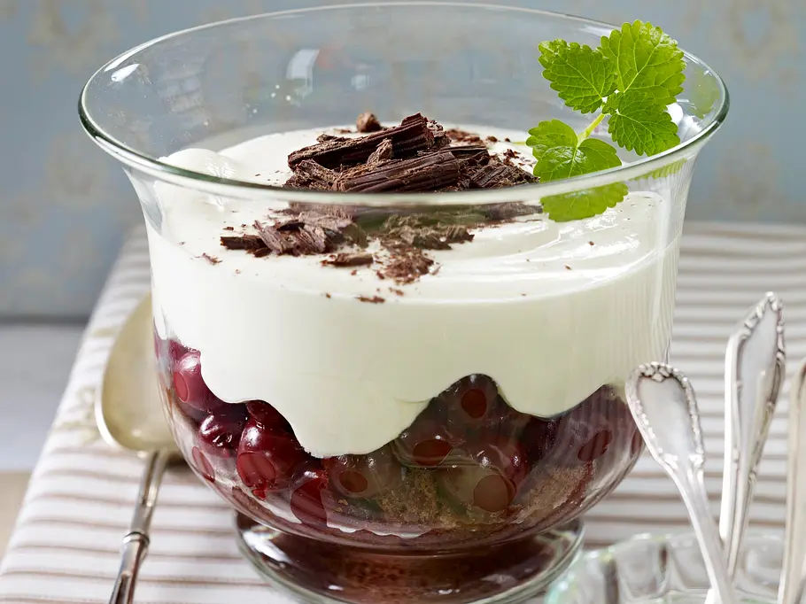 Feiner Kirsch-Schwarzwaldbecher Rezept Feiner Kirsch-Schwarzwaldbecher Rezept